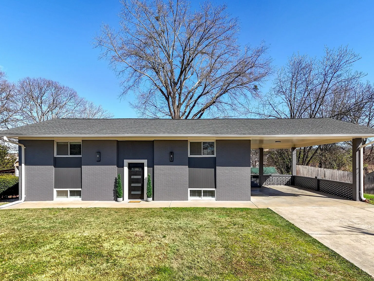 5 Greenbriar Ave — Photo 1
