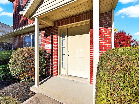 2nd image of 1314 S Cobble Creek Cir