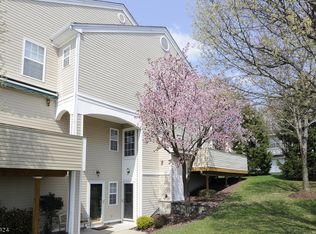 148 Summit Rdg #14-8, Pompton Lakes, NJ 07442