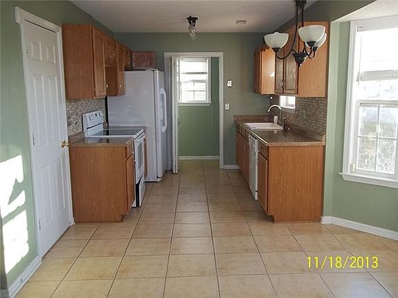 3rd image of 1692 Cedar Springs Cir
