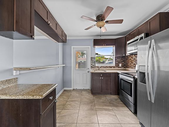 3rd image of 2199 NE 5th Avenue