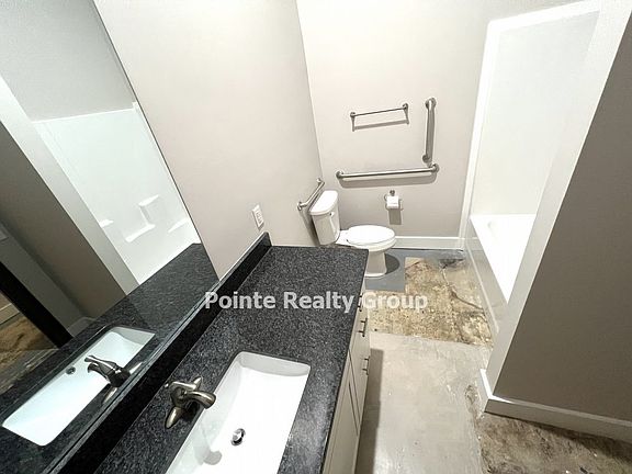 4th image of 10 S King St