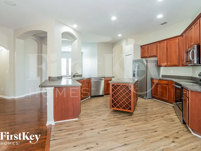581 Longmill Ln — Photo 4