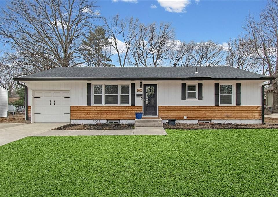 1st image of 7400 W 65th St