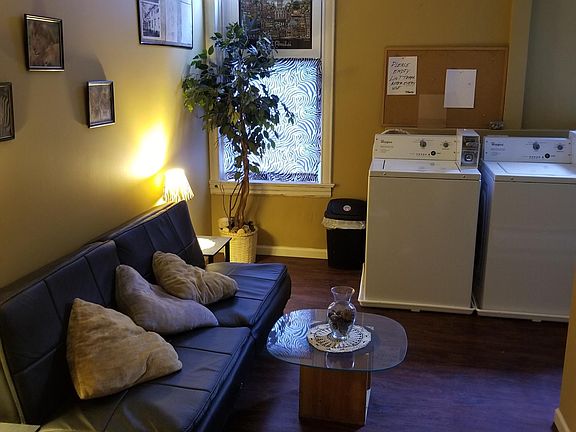 2nd image of 920 Cherry St #307