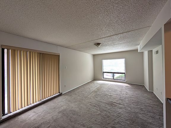 3rd image of 822A Putnam Blvd #A