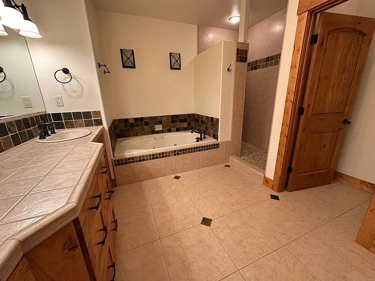 1524 Roosevelt Ave — Photo 21