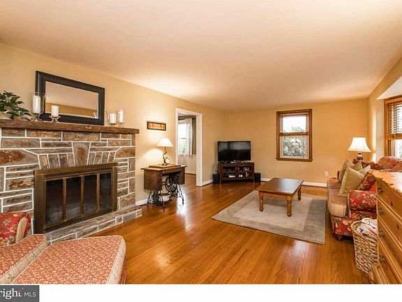 3rd image of 24 N Lloyd Ave