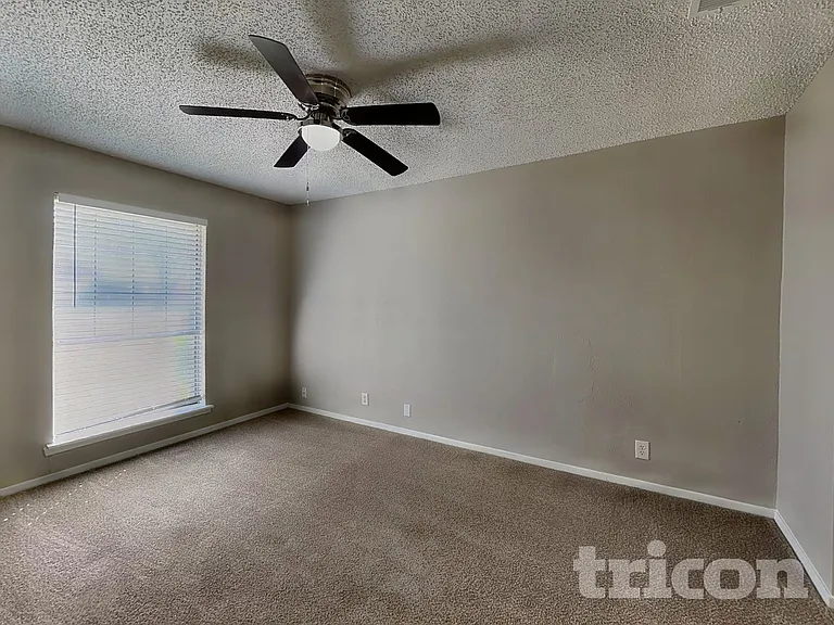 4909 Tiffany Ln — Photo 8