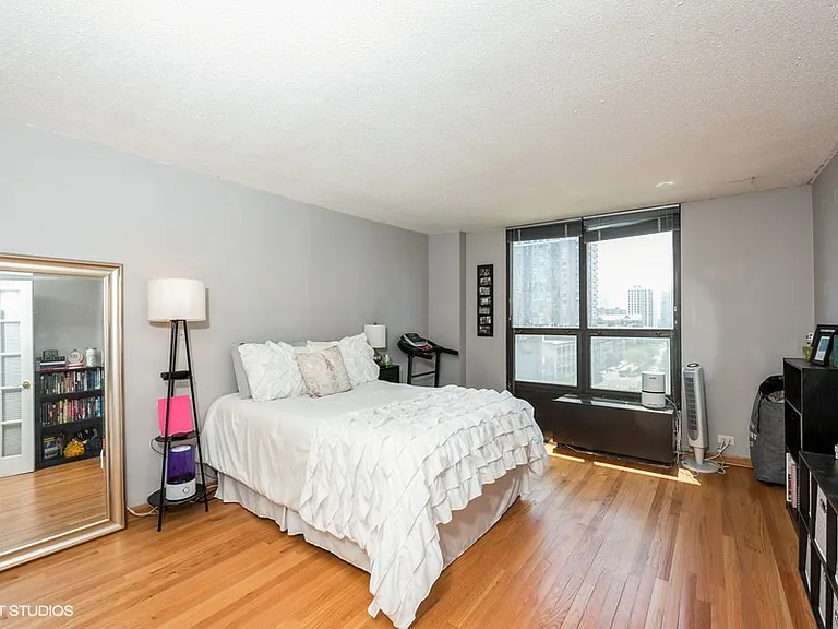 899 S Plymouth Ct #707 — Photo 2