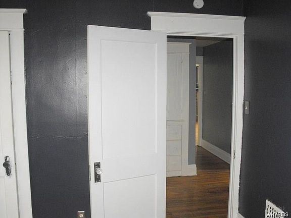 4th image of 28 Knox Ave