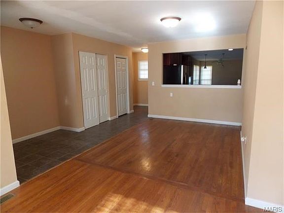4th image of 1625 Jackson Ln