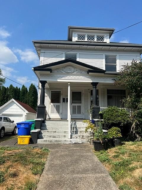 front of Duplex the lefthand side is for rent