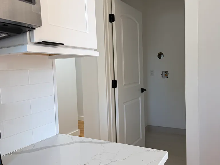 454 Newfield Ave #1 — Photo 4