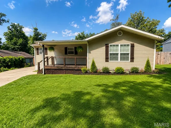 951 Eastridge Dr, Pacific, MO 63069