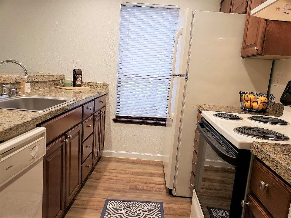 1st image of 14820 NE 1st St APT A