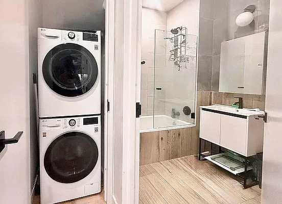 Bathroom, photo 1
