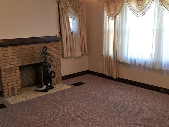 2nd image of 207 W Woodland Ave