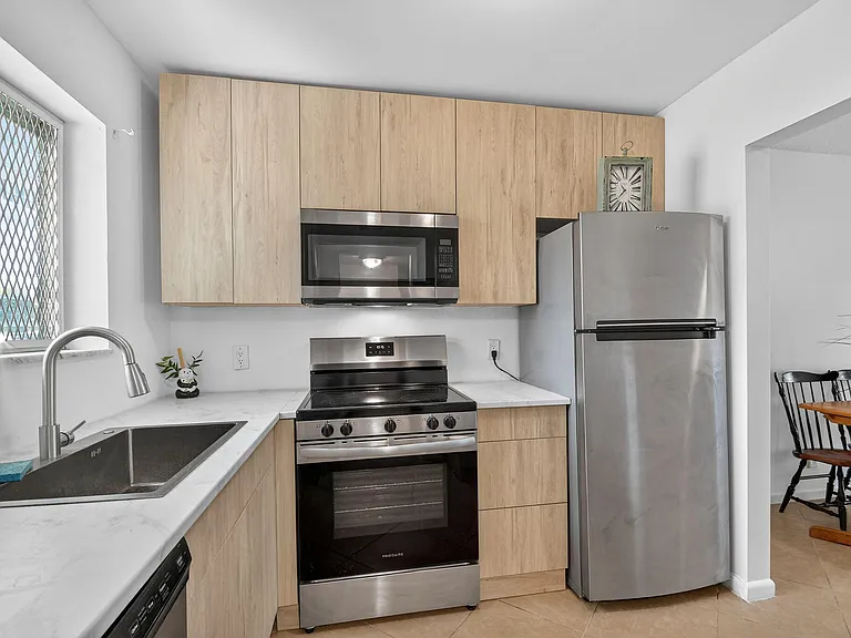 200 Waterway Dr S #104 — Photo 10