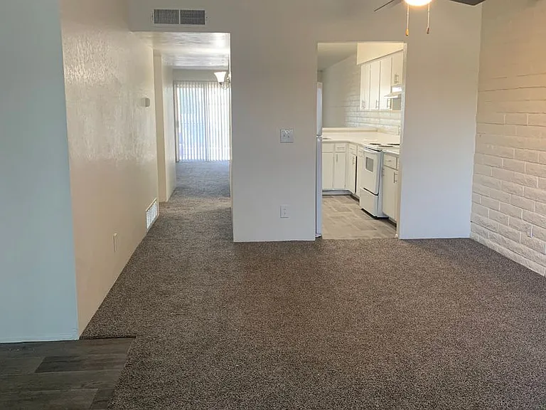 Taylor Heights Apartments — Photo 32