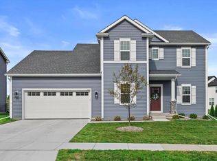 1377 Scotsland Ln, Oconomowoc, WI 53066