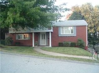692 Macbeth Dr, Pittsburgh, PA