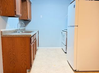 9523 University Ave APT 7, Clive, IA 50325