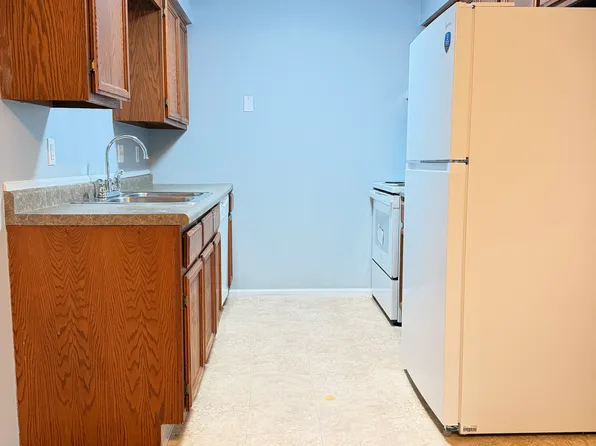 9523 University Ave APT 7, Clive, IA 50325