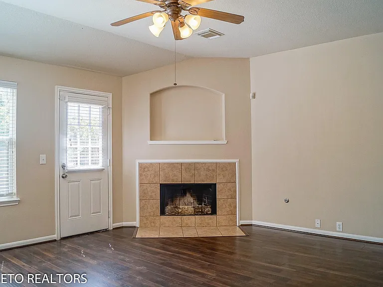 2819 Foster Hill Dr — Photo 14