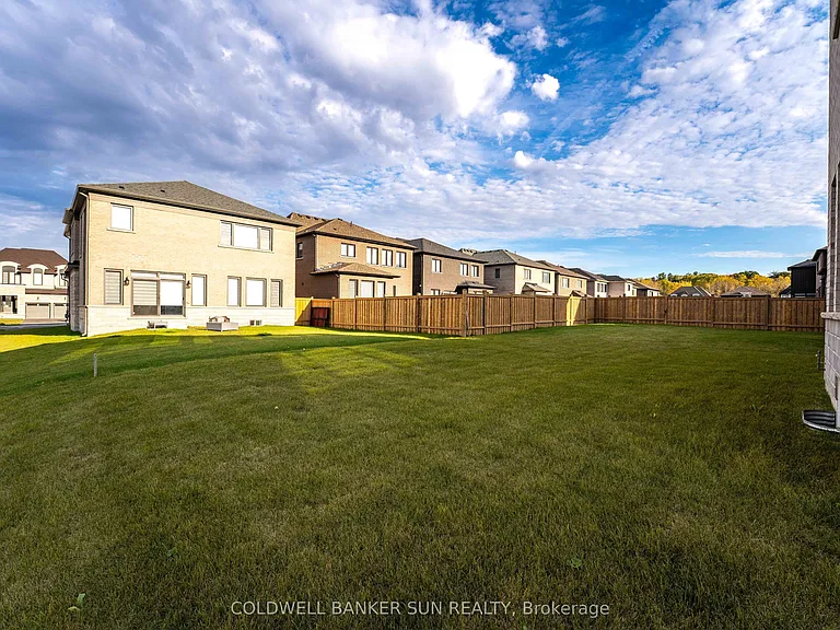 166 Prince Charles Cres — Photo 42