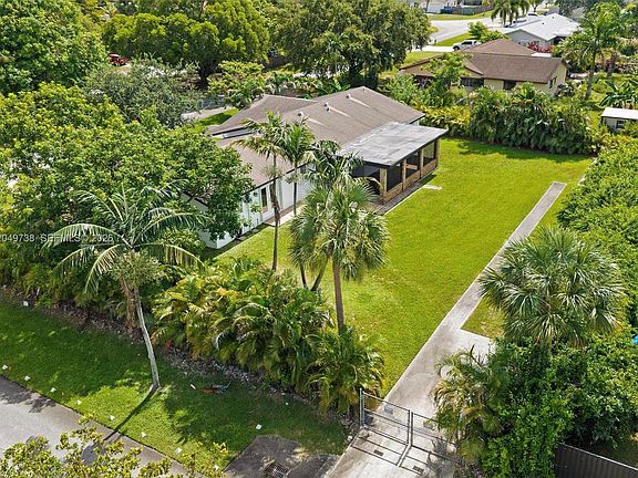 3rd image of 15940 SW 283rd St