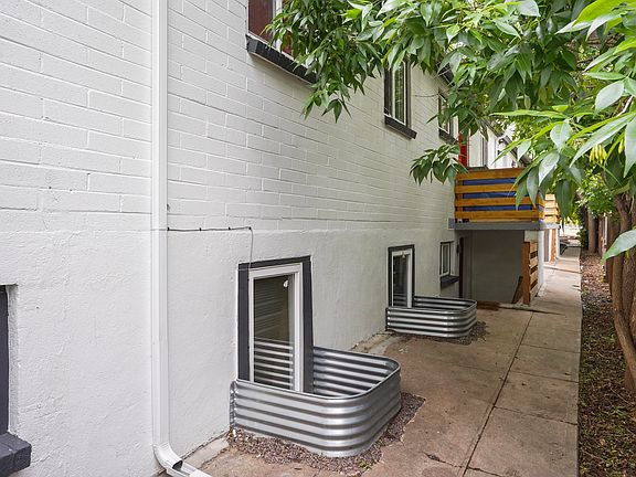 4th image of 982 S Sheridan Blvd APT 1