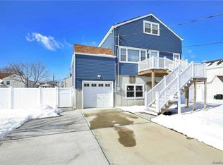 127 Washington Ave, Island Park, NY 11558