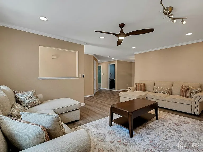 177 Bexley Ln — Photo 6