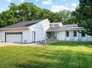 1810 Donald Dr, Cedar Falls, IA 50613