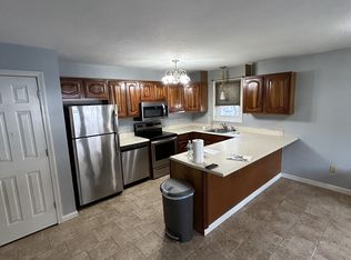 3 Hinman St APT 2, Sturbridge, MA 01518