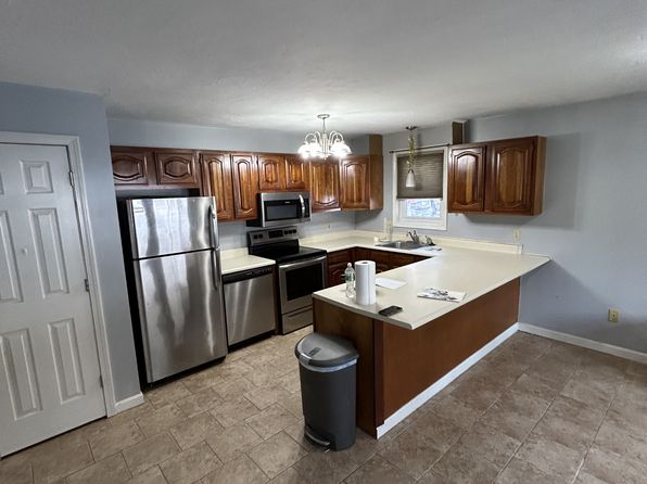 3 Hinman St APT 2