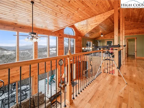 124 W Blueberry Lane, Beech Mountain, NC 28604