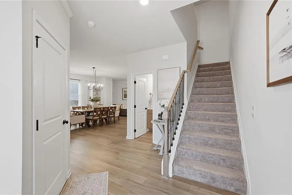 4 bed, 2.5 bath, 2281 sqft, $2,200 — Photo 4
