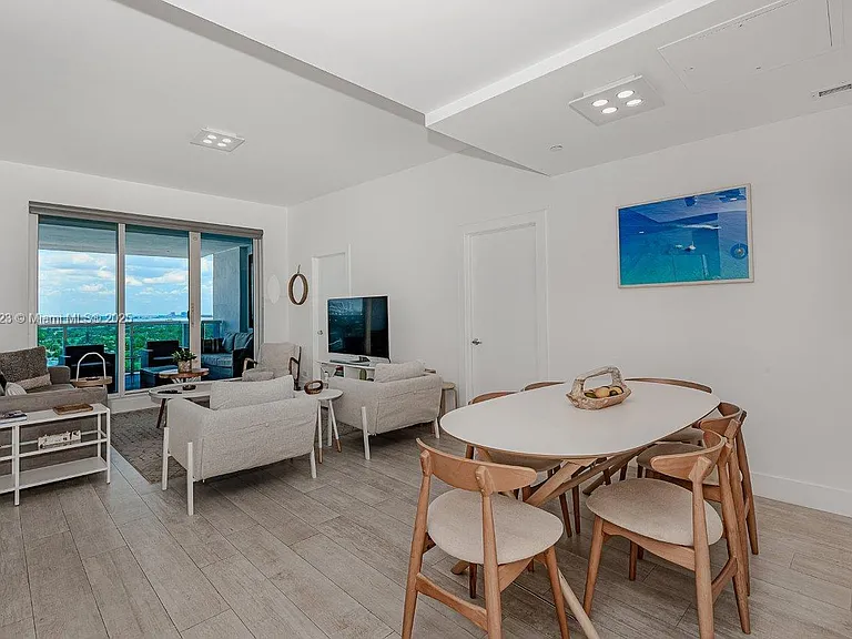 2301 Collins Ave #21 — Photo 1