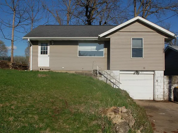 611 S Main St, Maquoketa, IA 52060