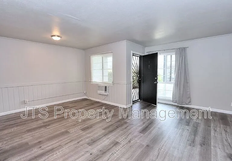 4439 V St #1 — Photo 9
