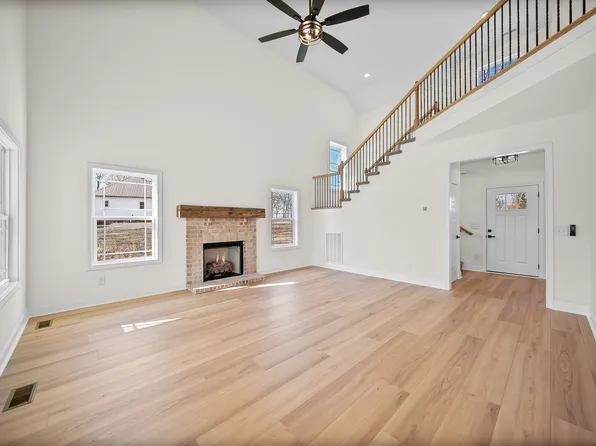 2250 S Hinton Rd, Southside, TN 37171