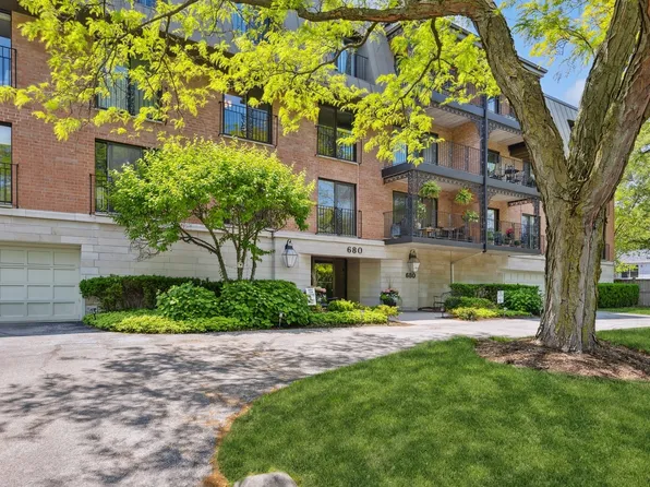 680 Green Bay Rd APT 202, Winnetka, IL 60093