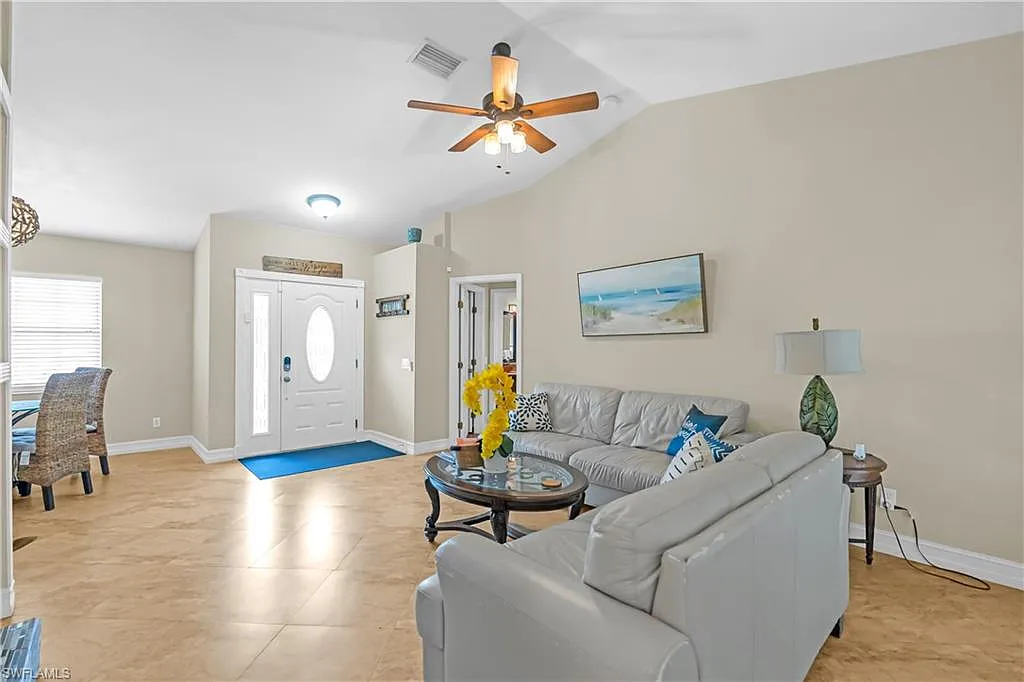 3 bed, 2.0 bath, 1558 sqft, $6,000 — Photo 4