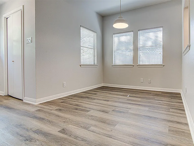311 W Mary St — Photo 6