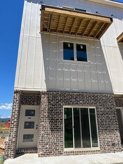1st image of 935 Montague Pl