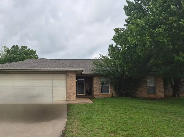 115 SE Churchill Way, Lawton, OK 73501