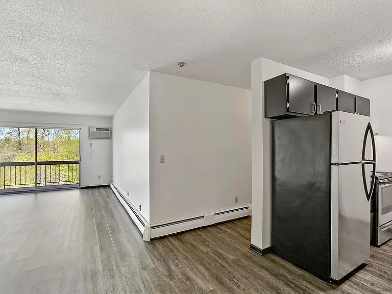 Winnetka Village Apts — Photo 45