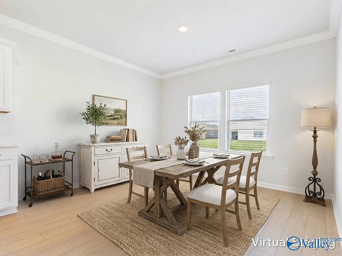 4 bed, 3.0 bath, 2571 sqft, $2,490 — Photo 4